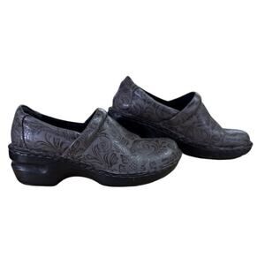 B.O.C. Born Nursing Clogs Size 8.5 M